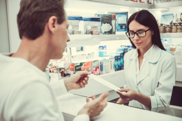 Более трети покупателей при выборе лекарства нуждаются в консультации