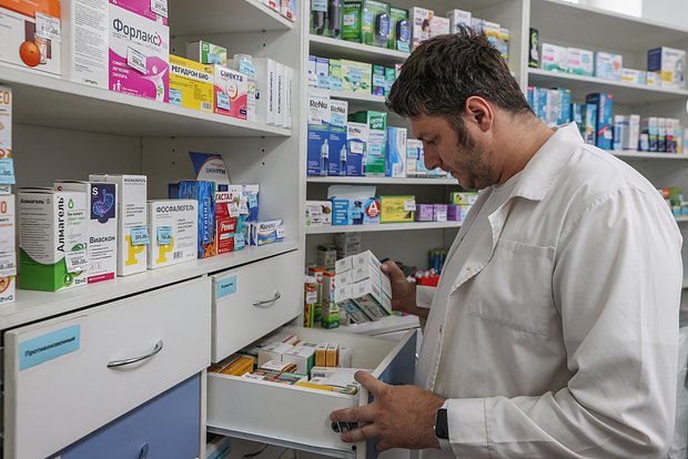 В российских аптеках заканчивается популярный препарат против артрита от Pfizer