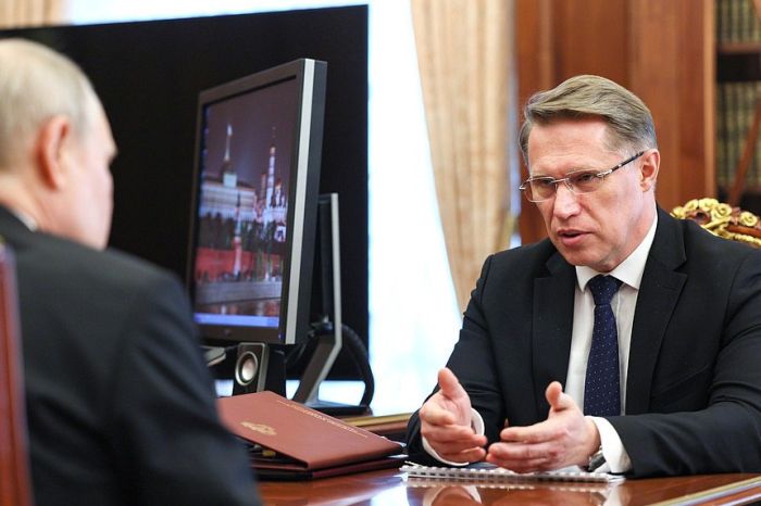 Мурашко рассказал Путину о получении ФАП лицензий на продажу лекарств