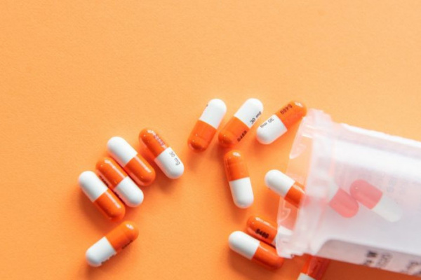 Аптечные продажи лекарств ушедшего года побили рекорд 2020 года