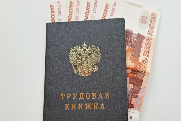 Аптека незаконно вычла стоимость лекарств с истекающим сроком годности из зарплаты фармацевта