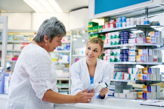 Как решается проблема взаимозаменяемости аптечных работников ?