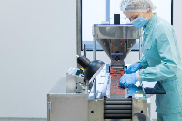 RNC Pharma сообщила о снижении активности российских фармкомпаний в апреле, Объем производства ЛП, производство лекарств
